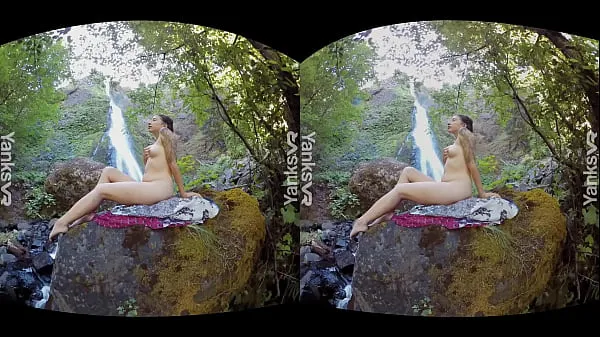 Vroča Yanks Amateur Calliope Rubbing Her Clit In 3D VR sveža cev