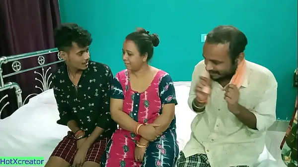 Vroča Hot Milf Aunty shared! Hindi latest threesome sex sveža cev