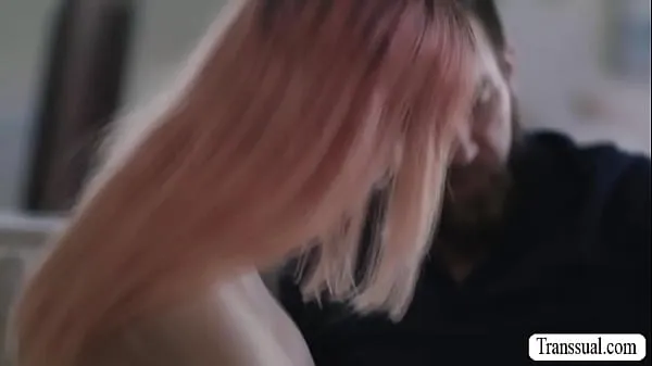 गरम Pink haired TS comforted by her bearded stepdad by licking her ass to makes it wet and he then fucks it so deep and hard ताज़ा ट्यूब