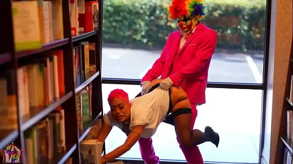 Ζεστό Jasamine Banks Gets Horny While Working At Barnes & Noble and Fucks Her Favorite Customer φρέσκο ​​σωλήνα