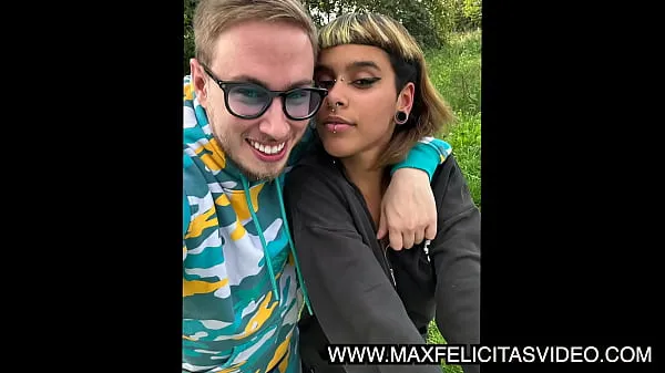 뜨거운 SEX IN CAR WITH MAX FELICITAS AND THE ITALIAN GIRL MOON COMELALUNA OUTDOOR IN A PARK LOT OF CUMSHOT 신선한 튜브