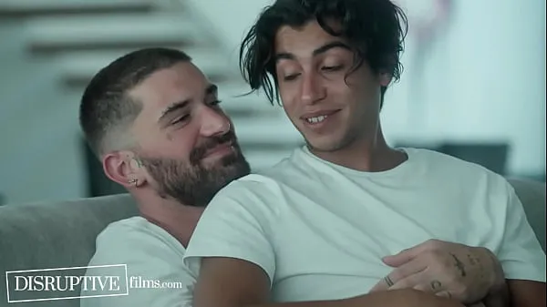 Varm Chris Damned Goes HARD on his Virgin Latino Boyfriend - DisruptiveFilms färsk tub