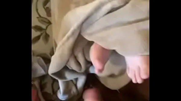 뜨거운 Cum on my sleepy mothers feet 신선한 튜브