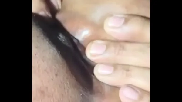 Tabung segar Bitch lesbian tranny fingers herself panas