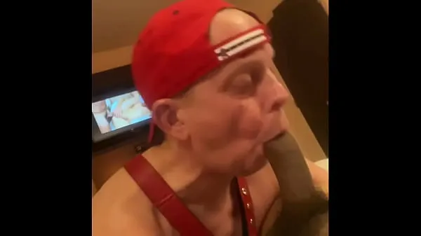 Hete I love black cock down my throat and this bisexual stud did not disappoint. I was at a Motel 6 in Las Vegas when he stopped by and we drank some beers and he smoked and then I swallowed his cum. He gave me two loads verse buis