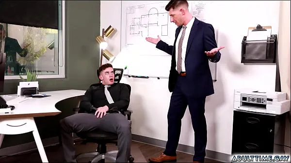 Forró Trevor Brooks got office anal fuck with his boss Jordan Starr. Trevor is In the office, he soon notices that he's the only one around, he pulling his cock Starr, happens by and catches him friss cső