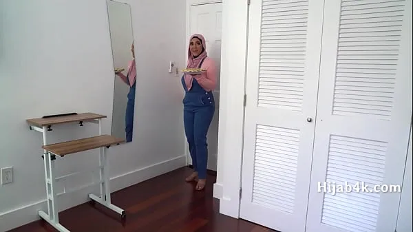 Vroča Corrupting My Chubby Hijab Wearing StepNiece sveža cev
