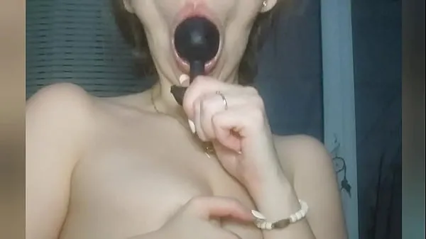 Gorąca Slut games with ass. Butt plug, dirty ass and mouth takes the plug right after anal... I want a tongue in an open hole świeża tuba