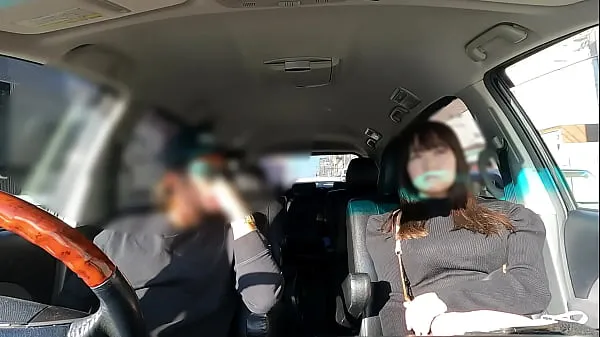 Completely real Japanese [hidden shot] Neat but baby-faced big breasts that can be seen from the top of the knit Unexpected exposure confession "I want to have sex in the car" while driving and suddenly breaks out in car sex [Appearance] [Close Tiub segar panas