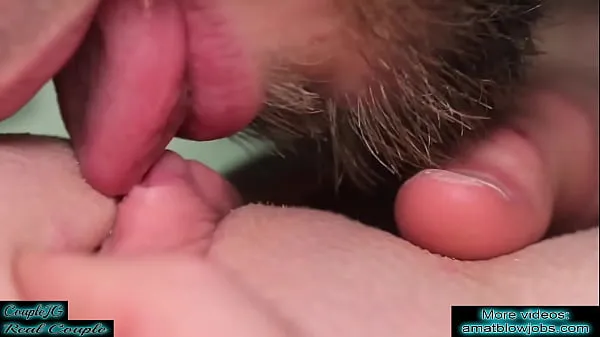 Vroča PUSSY LICKING. Close up clit licking, pussy fingering and real female orgasm. Loud moaning orgasm sveža cev