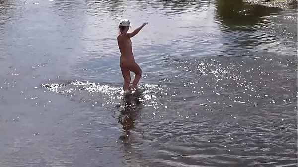 Vroča Russian Mature Woman - Nude Bathing sveža cev