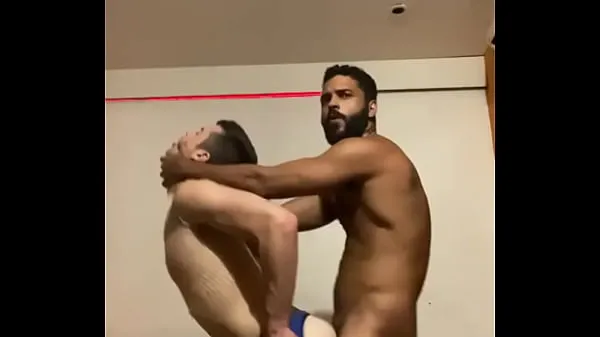 गरम Taking advantage of the empty room to fuck at the party ताज़ा ट्यूब