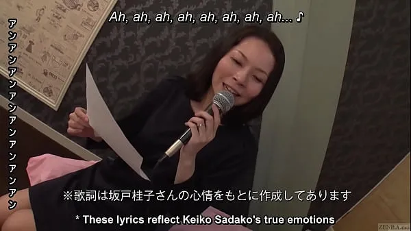 Varmt Mature Japanese wife sings naughty karaoke and has sex frisk rør