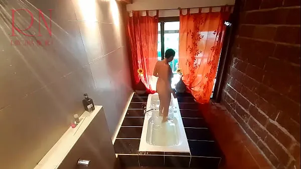 Peep. Voyeur. Housewife washes in the shower with soap, shaves her pussy in the bath. 2 1 Tiub segar panas