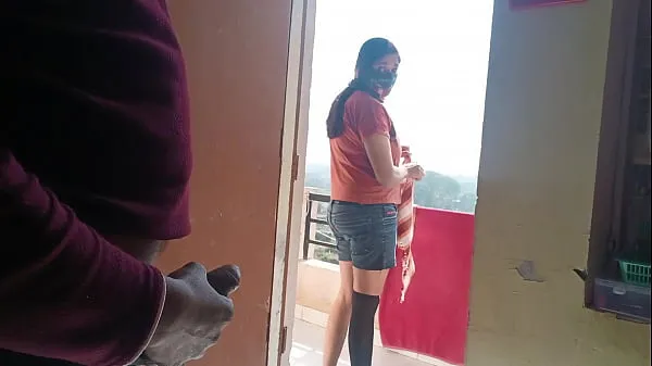 Sıcak Public Dick Flash Neighbor was surprised to see a guy jerking off but helped him XXX cum taze Tüp