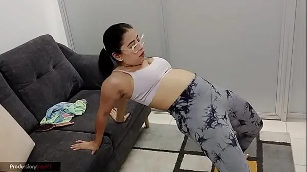 뜨거운 I get excited to see my stepsister's big ass while she exercises, I help her with her routine while groping her pussy 신선한 튜브