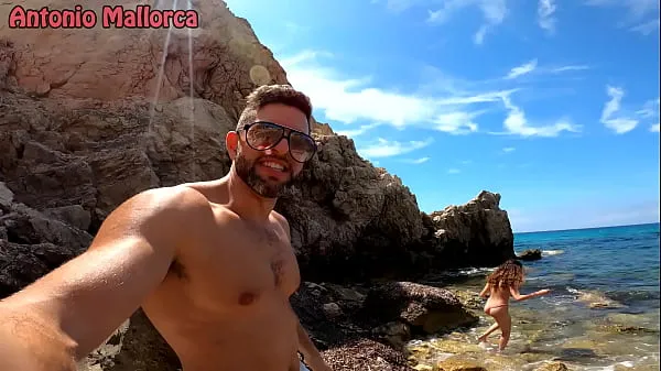 Kuuma Fucking A Teen Girl In A Public Nude Beach tuore putki