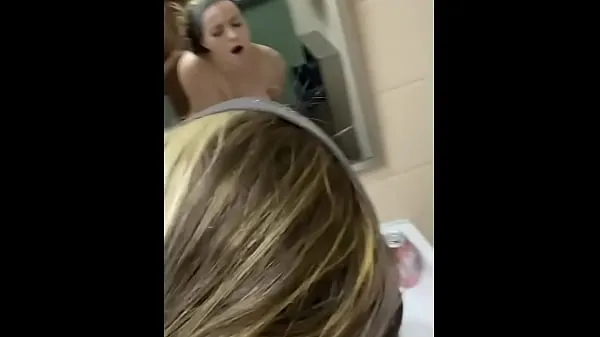 Varmt Cute girl gets bent over public bathroom sink frisk rør
