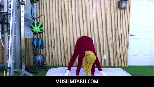 Hete MuslimTabu - Hijab Dick Fixing Nurse verse buis
