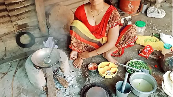 Hete The was making roti and vegetables on a soft stove and signaled verse buis
