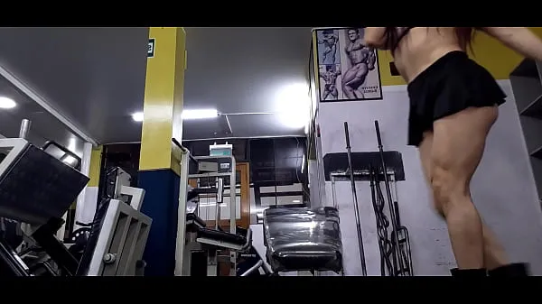 Hot THE STATUELY MILF TRAINER GIVES PÚPILO CALENTON A GREAT FACESITTING AT THE GYM fresh Tube