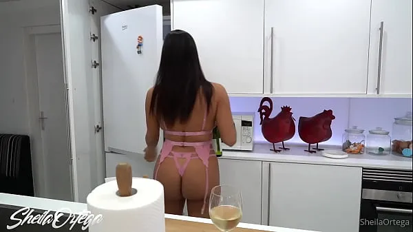 Varmt Big boobs latina Sheila Ortega doing blowjob with real BBC cock on the kitchen frisk rør