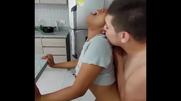 Ζεστό Interracial Threesome in the Kitchen with My Neighbor & My Girlfriend - MEDELLIN COLOMBIA φρέσκο ​​σωλήνα