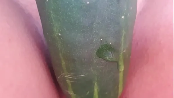 Hot IT WAS HOT, I OPENED MY LEGS WELL WITHOUT PANTIES WITH MY SHAVED PUSSY, I GOT THE CUCUMBER WHICH WAS VERY WET AND I PUT IT IN THE BIG PUSSY I HAVE, AND I ROSE A LOT. A DELIGHT fresh Tube