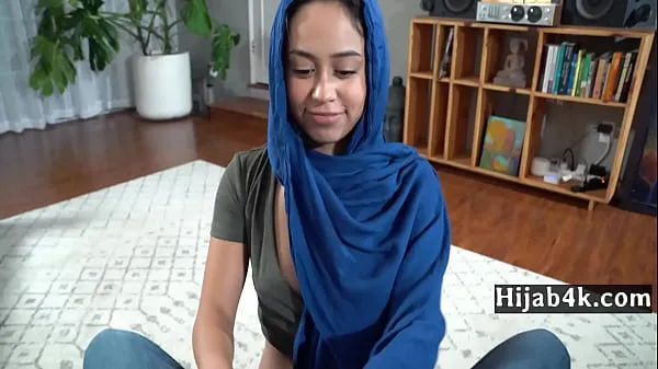 Tabung segar Teaching My Stepsis In Hijab - Dania Vega panas