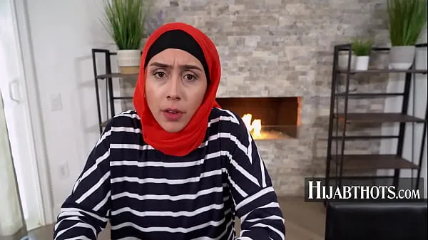 Stepmom In Hijab Learns What American MILFS Do- Lilly Hall Tiub segar panas