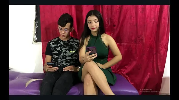 Ống nóng THE STEP BROTHERS WERE SITTING DOWN AND SHE MADE AN INDECENT PROPOSAL TO HER OLDER STEP BROTHER SHE WANTS HIM TO PUT HER DICK LIKE HE HAS ALWAYS WANTED- PORN IN SPANISH tươi