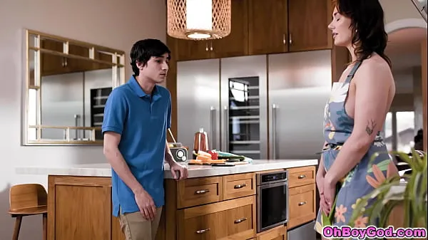 Stepmom Siri Dahl making a deal with her stepson Ricky Spanish to keep him quiet after seeing her naked in the kitchen أنبوب جديد ساخن