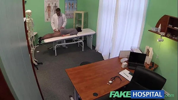 Vroča Fake Hospital G spot massage gets hot brunette patient wet sveža cev