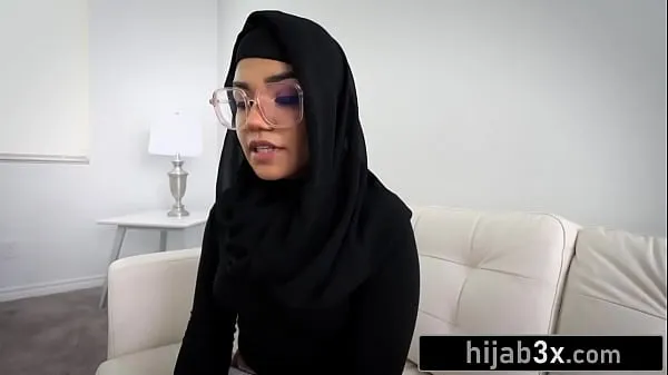 Nerdy Big Ass Muslim Hottie Gets Confidence Boost From Her Stepbro Tiub segar panas
