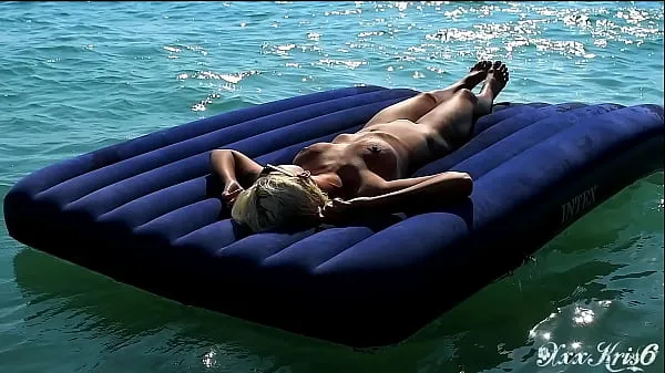 Ζεστό I spied on a nudist beach how a naked girl with big tits floats on a mattress and motion φρέσκο ​​σωλήνα