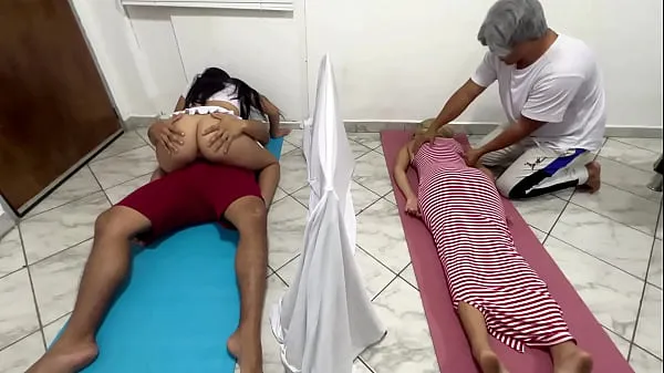 I FUCK THE BEAUTIFUL WOMAN MASSEUSE NEXT TO MY WIFE WHILE THEY GIVE HER MASSAGES - COUPLE MASSAGE SALON أنبوب جديد ساخن