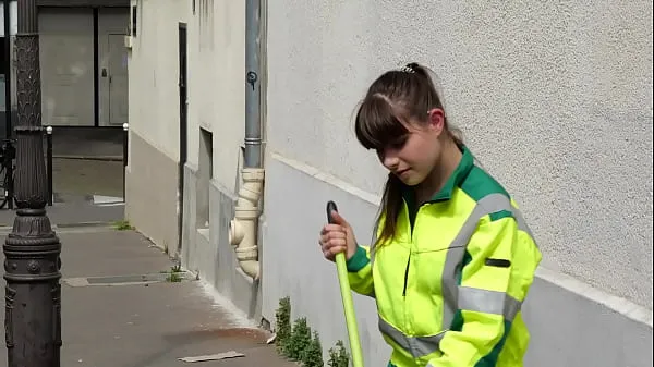 French star Luna Rival sweeps the streets 1 Tiub segar panas