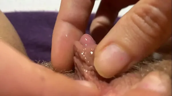 Caldo enorme clitoride che si masturba orgasmo primo piano estremotubo fresco