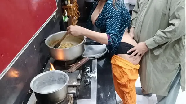 뜨거운 Desi Housewife Anal Sex In Kitchen While She Is Cooking 신선한 튜브