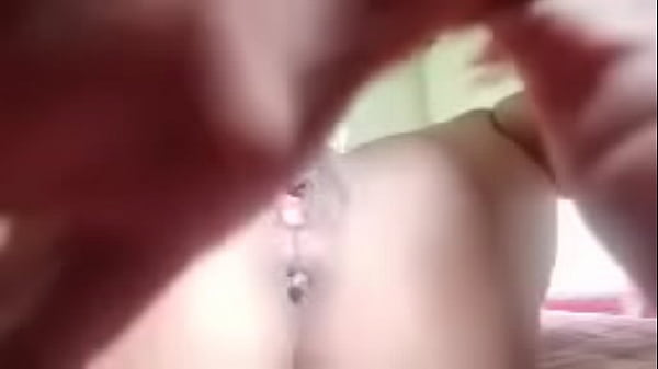 Varmt Spreading the girl's pussy, fucking her until she cums all over her pussy hole. Her clit is beautiful, her pussy is so white, it's so squirting, her moans are causing extreme arousal frisk rør