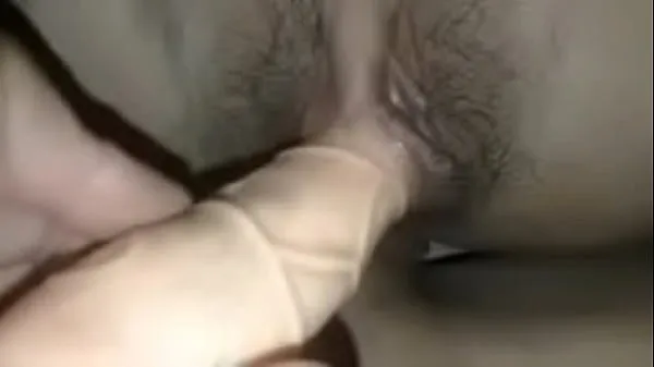 Varm Spreading the big girl's pussy, stuffing the cock in her pussy, it's very exciting, fucking her clit until the cum fills her pussy hole, her moaning makes her extremely aroused färsk tub