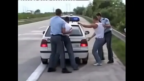 Gorąca Prisoner lets the police eat świeża tuba