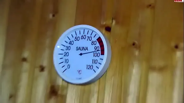 Varmt Milf is fucked in the sauna. Amateur couple frisk rør