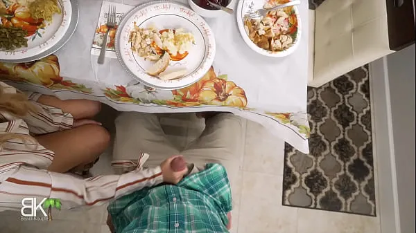 Caliente StepMom Gets Stuffed For Thanksgiving! - Full 4K tubo fresco