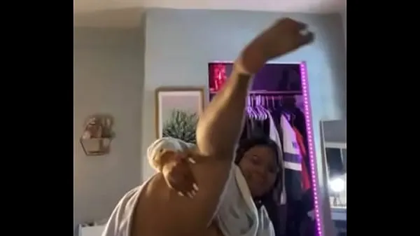 Kuuma Flexible Latina bbw revealing self flashing in shower robe nude sexy saggy fat cunt big tits and belly tuore putki