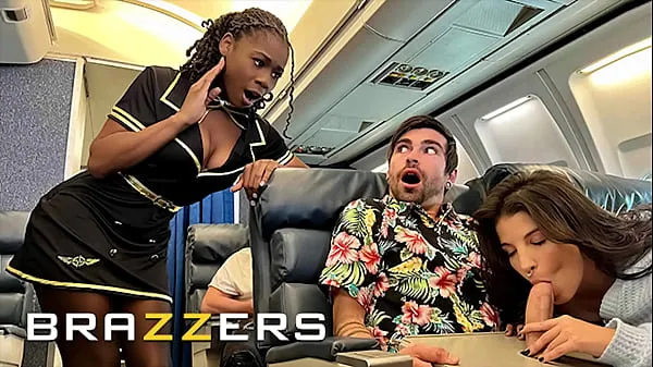 뜨거운 Lucky Gets Fucked With Flight Attendant Hazel Grace In Private When LaSirena69 Comes & Joins For A Hot 3some - BRAZZERS 신선한 튜브