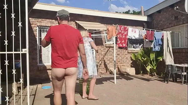 Hete Outdoor fucking while taking off the laundry verse buis