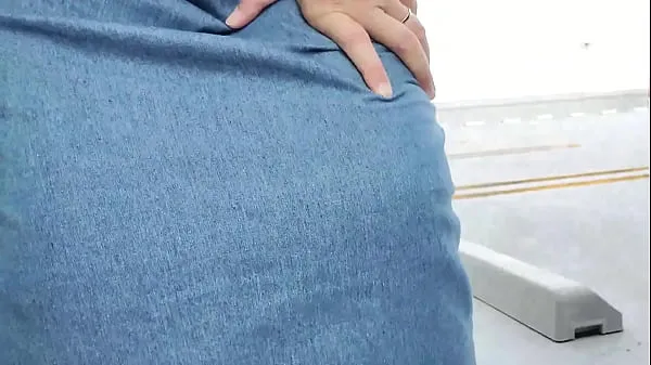 熱いA married woman gets excited with her breasts exposed during outdoor masturbation：The full video新鮮なチューブ