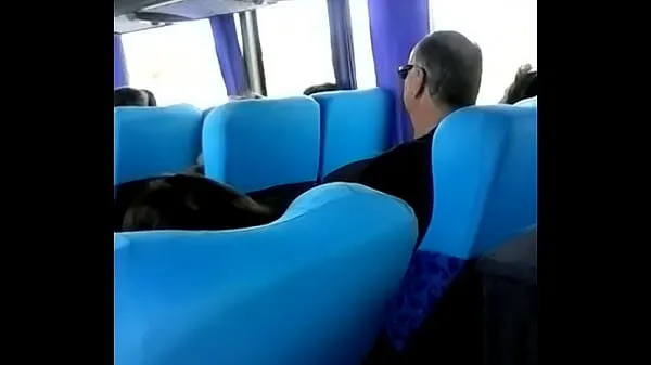 Ζεστό Grabbing cock in the bus φρέσκο ​​σωλήνα