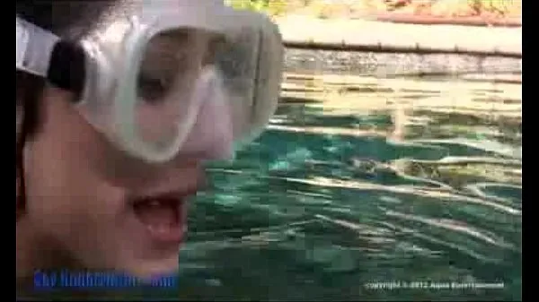 Underwater sex Tiub segar panas